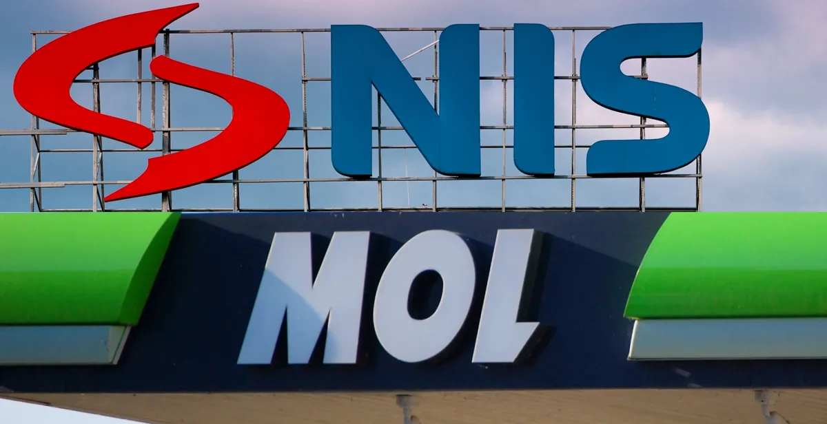 Logotipi NIS-a i MOL-a uz temu trzista goriva