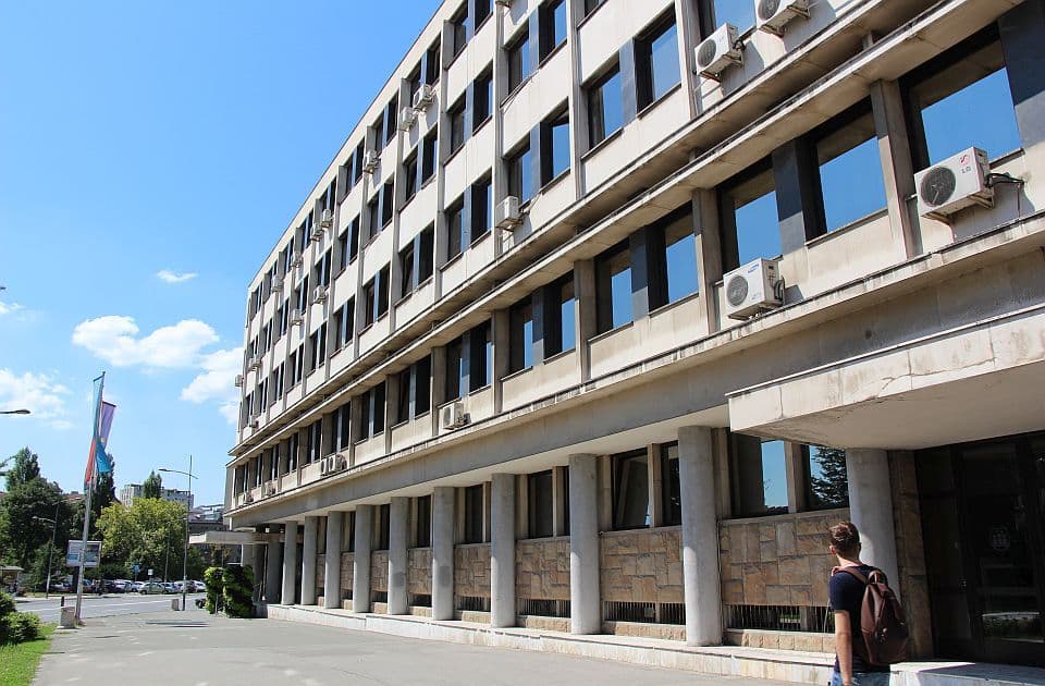 Tekst 021 o javnoj sednici o projektu Novi Sad na vodi