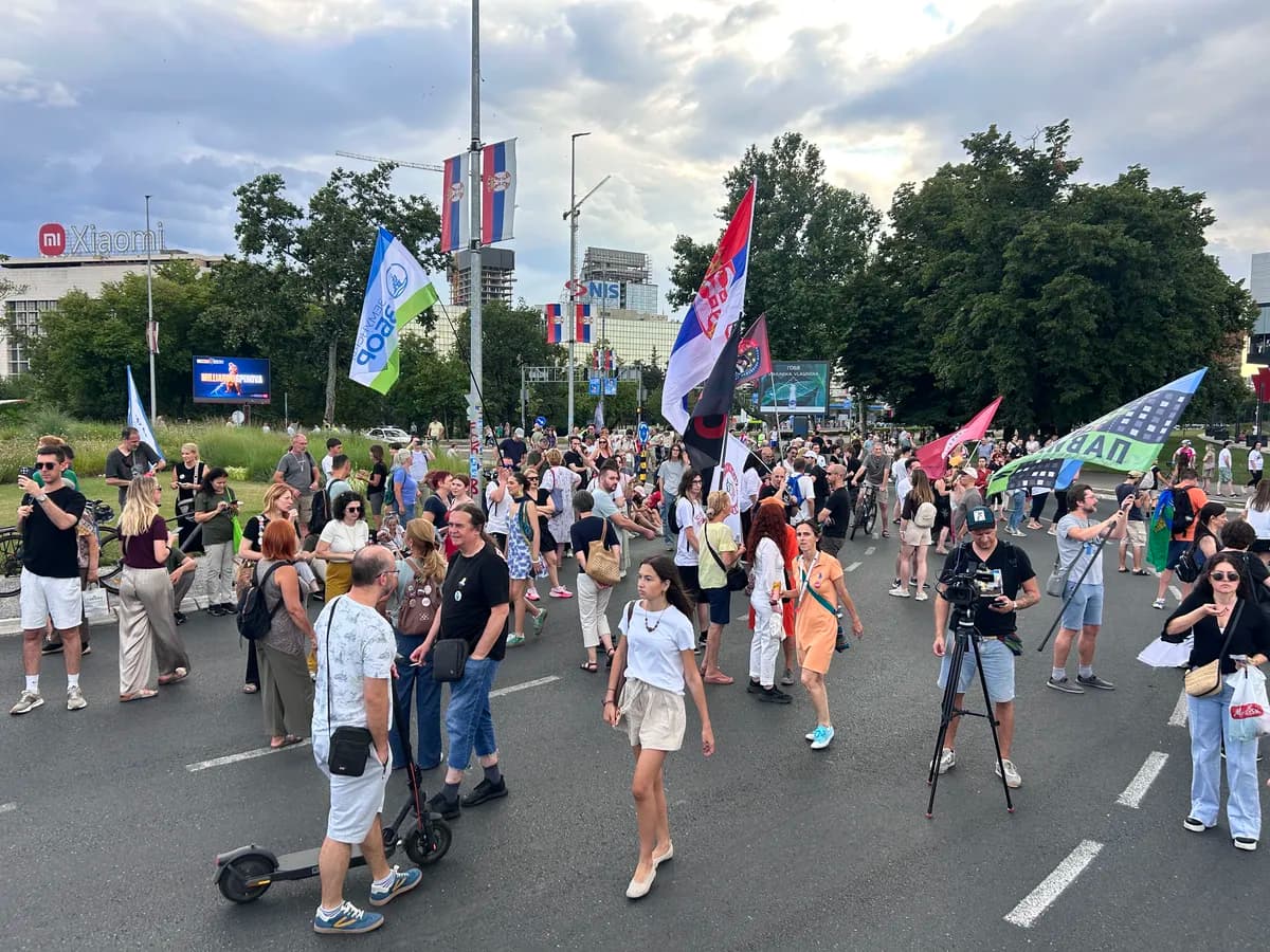Protest kod kruznog toka trznog centra Usce protiv izgradnje akvarijuma
