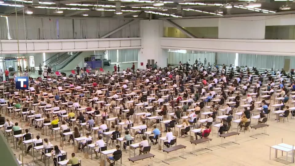 Applicants at an entrance examination in N1's report