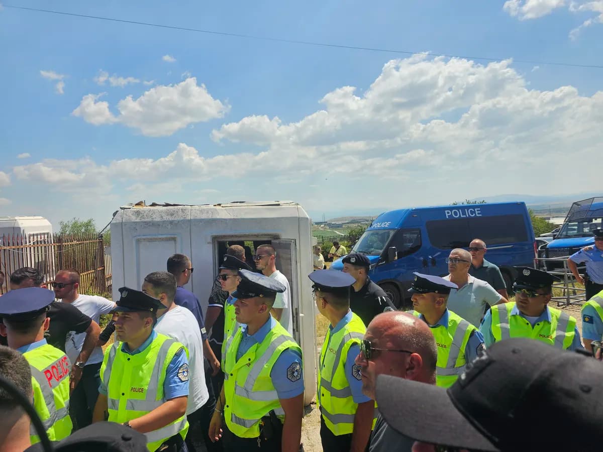 Kosovska policija kod Gazimestana tokom Vidovdana